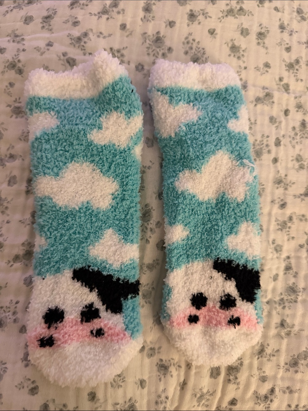 Cozy Cloud & Cow Fuzzy Socks - Teal & White